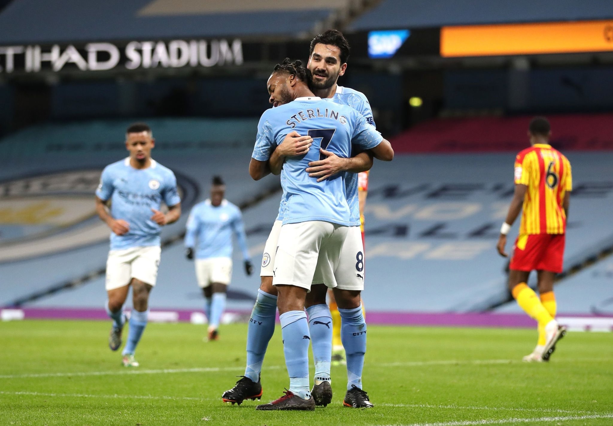 与自信使得 与自信使得